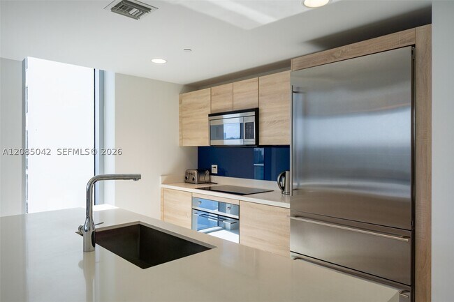 Building Photo - 16385 Biscayne Blvd