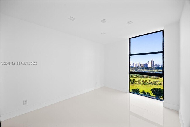 Building Photo - 20379 W Country Club Dr