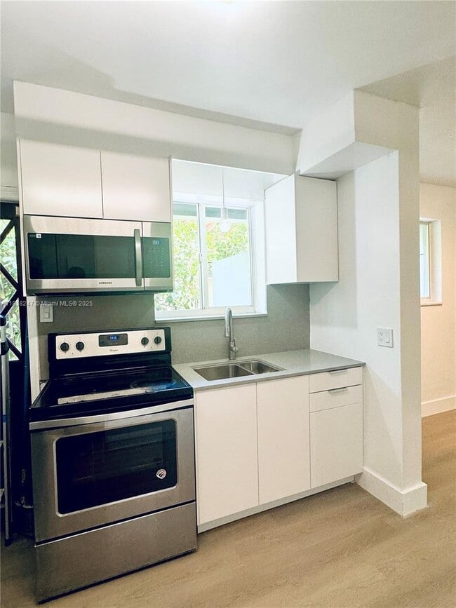 Primary Photo - 10824 NE 3rd Ct