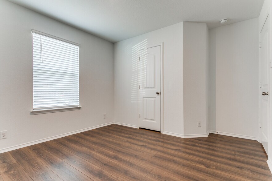 First Bedroom - 5518 Salado Fls