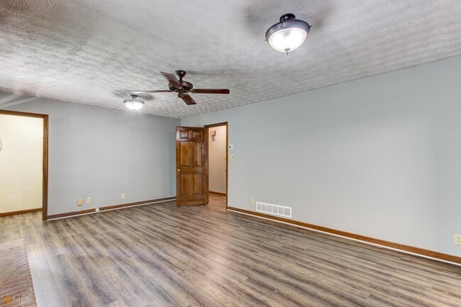 Building Photo - 130 Aspen Way