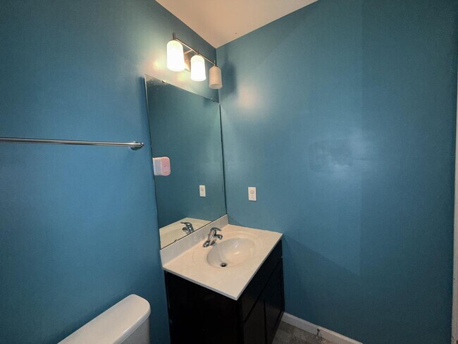 Building Photo - Beautiful 2 Bedroom / 2.5 Bath for Rent in Maryland Heights !