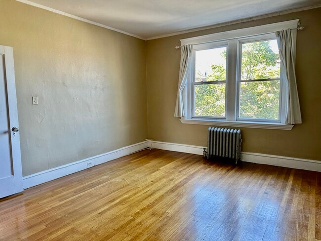 Building Photo - 330 St Paul St