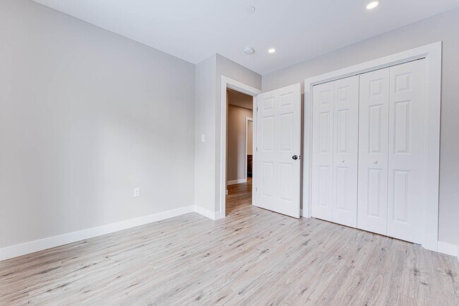 Building Photo - 3 Strafford Rd