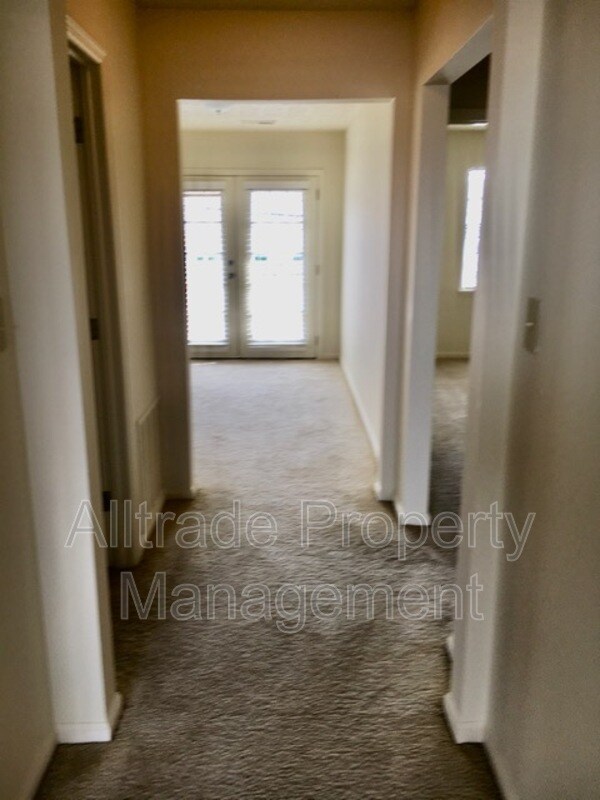 Building Photo - 2366 Chauvin Dr