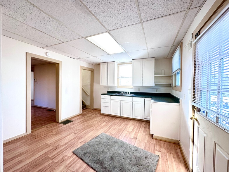 Building Photo - 8 W Lutton St