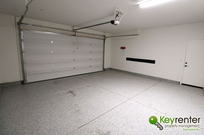 Building Photo - 1061 Chapelhill Ln