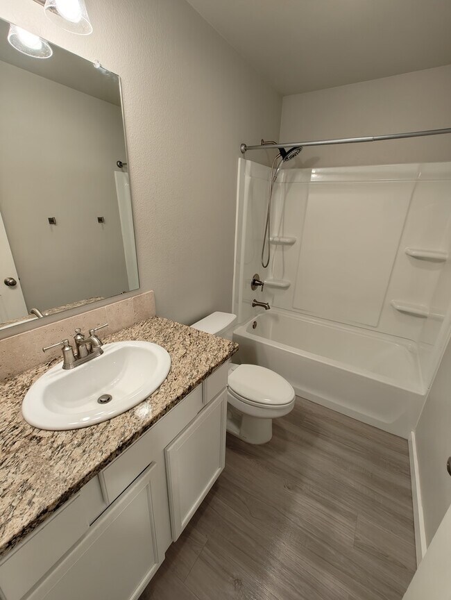 Building Photo - 3 bed 2 bath in Lone Star Trails!