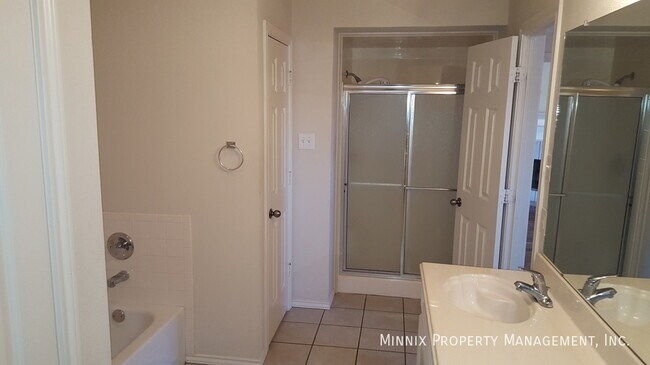 Building Photo - 1002 Osh Kosh Ave. (FS)-