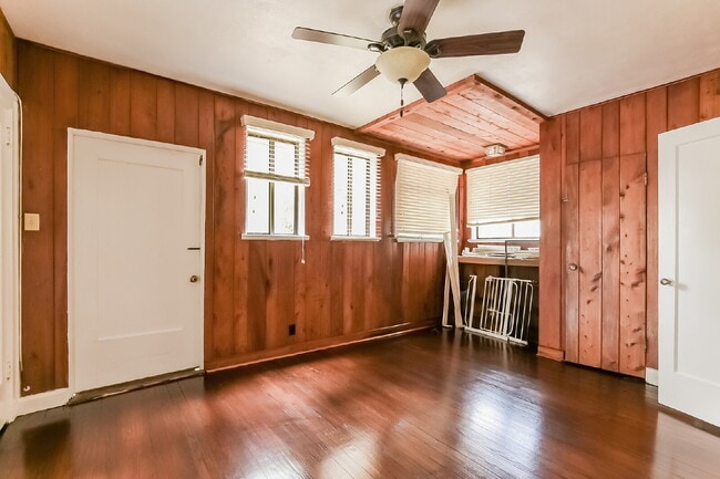 Building Photo - Charming 3 Bedroom, 1 Bathroom house on the Indian River!