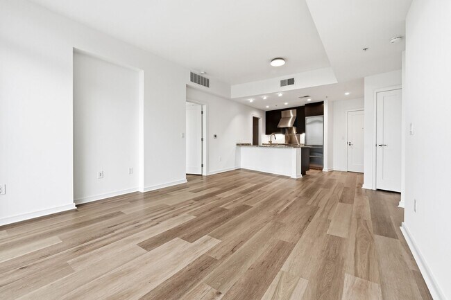 Building Photo - 10 Terminus Luxury 2 Bedroom Condo in Heart of Buckhead