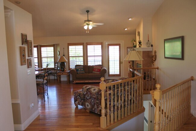 Building Photo - 682 Lava Pointe Dr