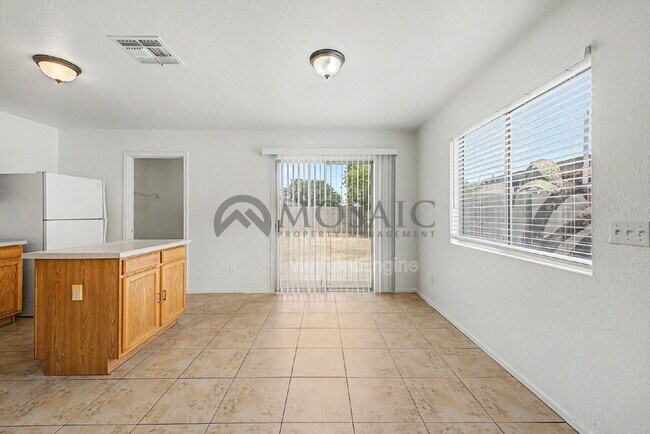 Building Photo - 1004 E Cowboy Cove Trail
