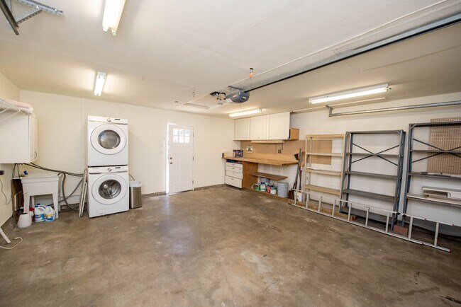 Building Photo - 20092 Bayview Ave