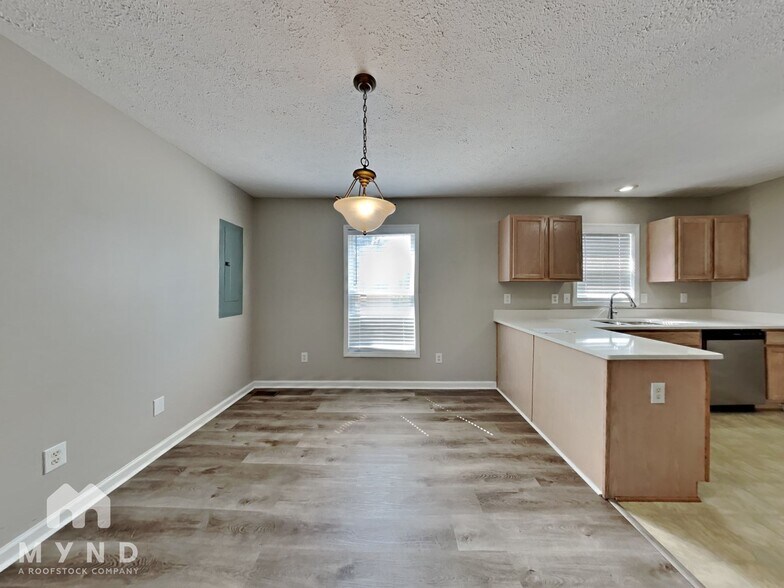 Building Photo - 40 Strawberry Hill Ln
