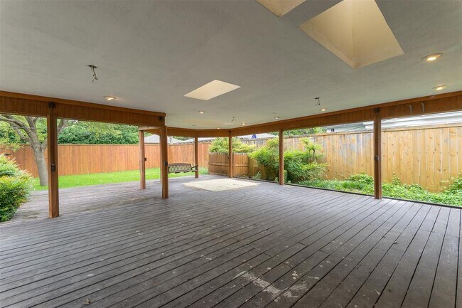 Building Photo - 515 Brookhurst Dr