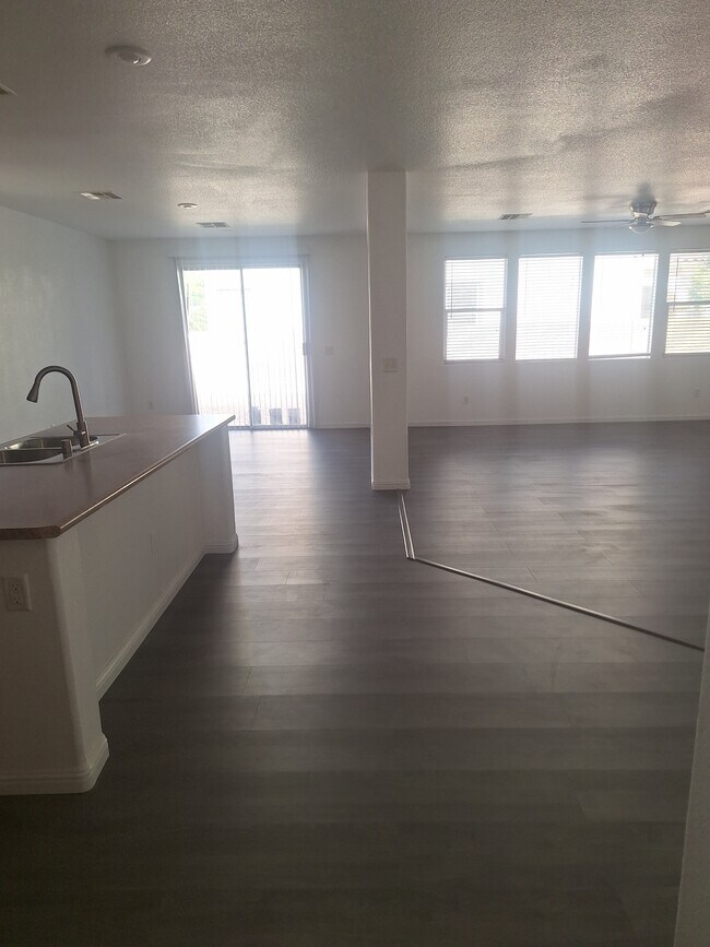 Building Photo - 304 Raptors View Ave