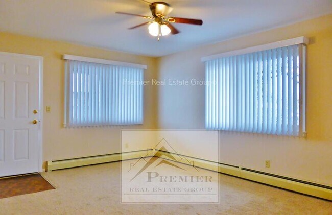 Building Photo - 1466 Hathaway Dr