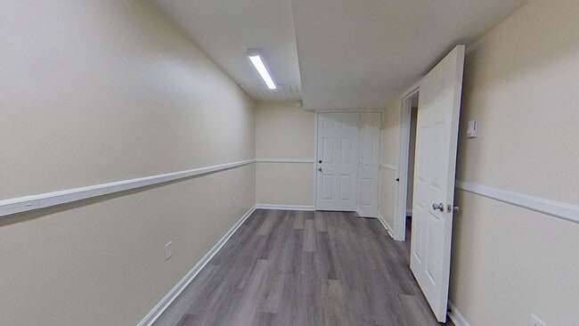 Building Photo - New Renovated One Bedroom Apartment
