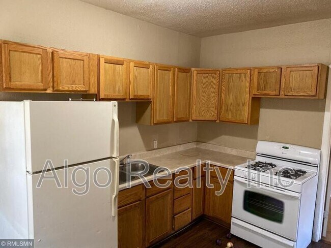 Building Photo - 3008 Emerson Ave N