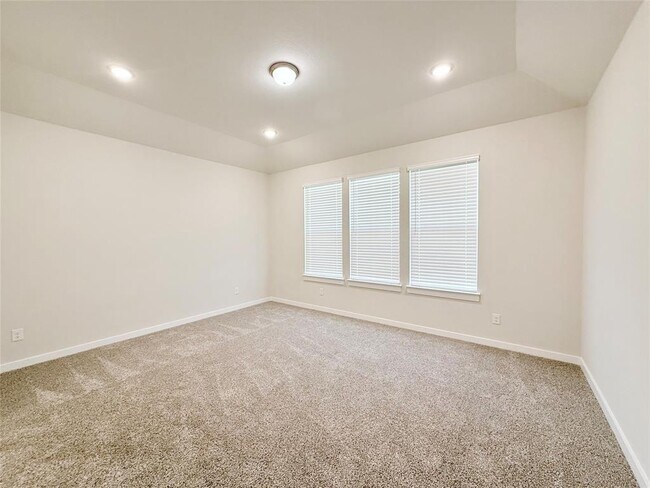 Building Photo - 133 Cintilar St