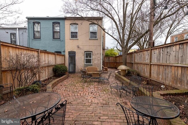 Building Photo - 315 12th St SE