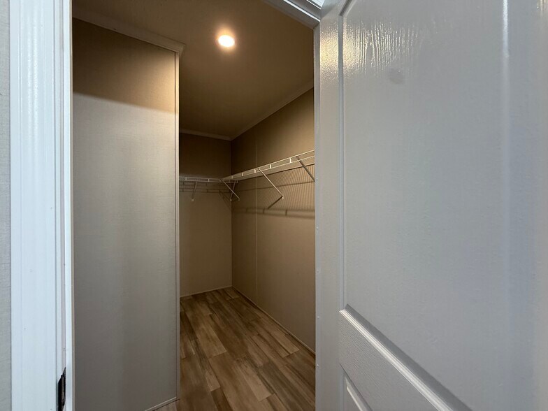 Building Photo - 29811 W Essex Ct