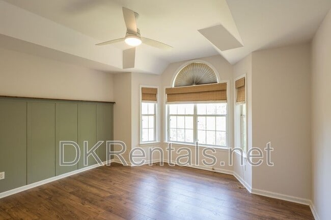 Building Photo - 521 McGill Park Ave NE