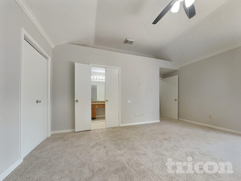 Building Photo - 8559 Spring Green Dr