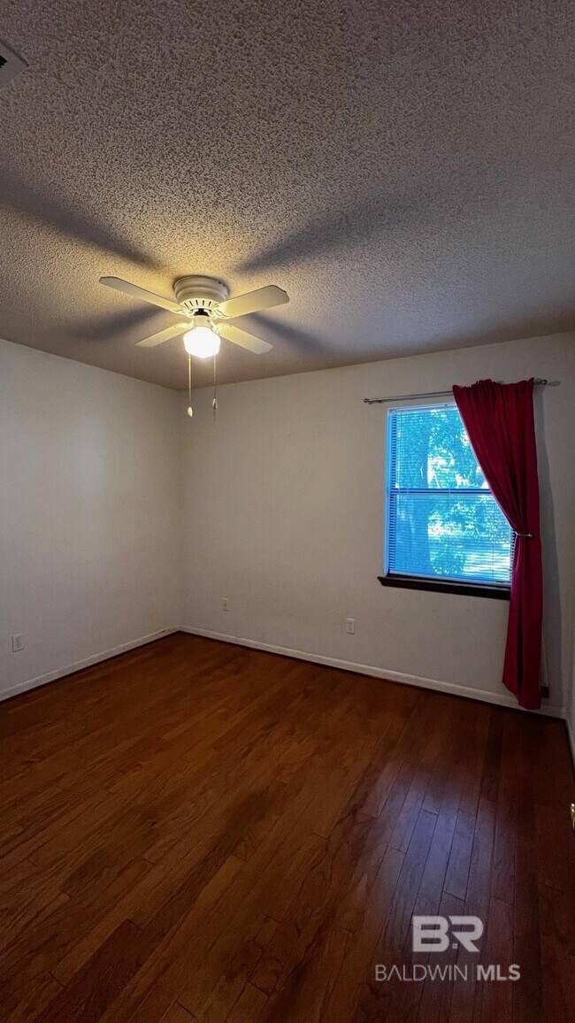 Building Photo - 905 Van Ave