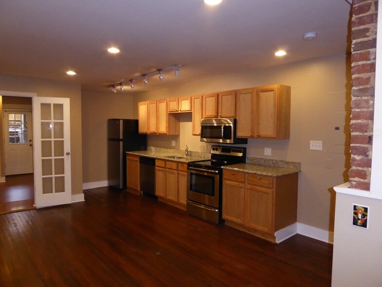 Building Photo - 106 9th St SE