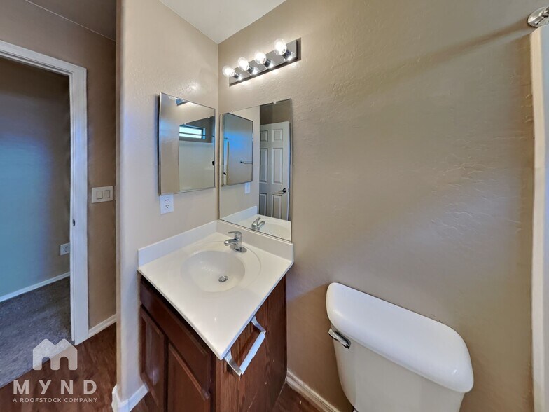 Building Photo - 36590 W San Clemente St