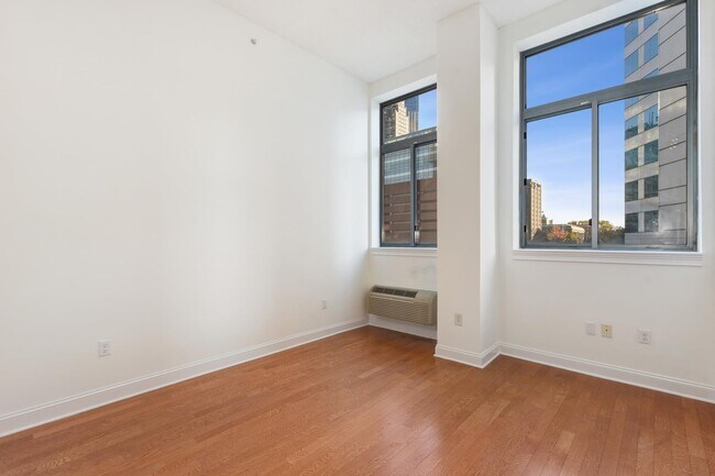 Building Photo - 311 Washington St