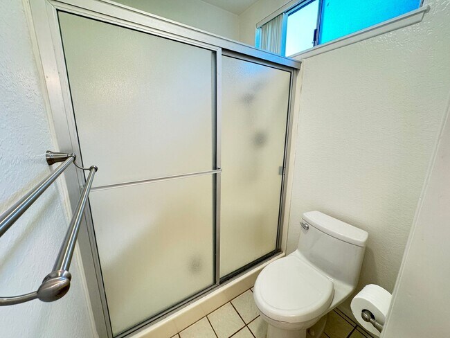 Building Photo - Beautifully Maintained 4Bd/2Ba Home w/Large Back Yard and Fruit Trees!