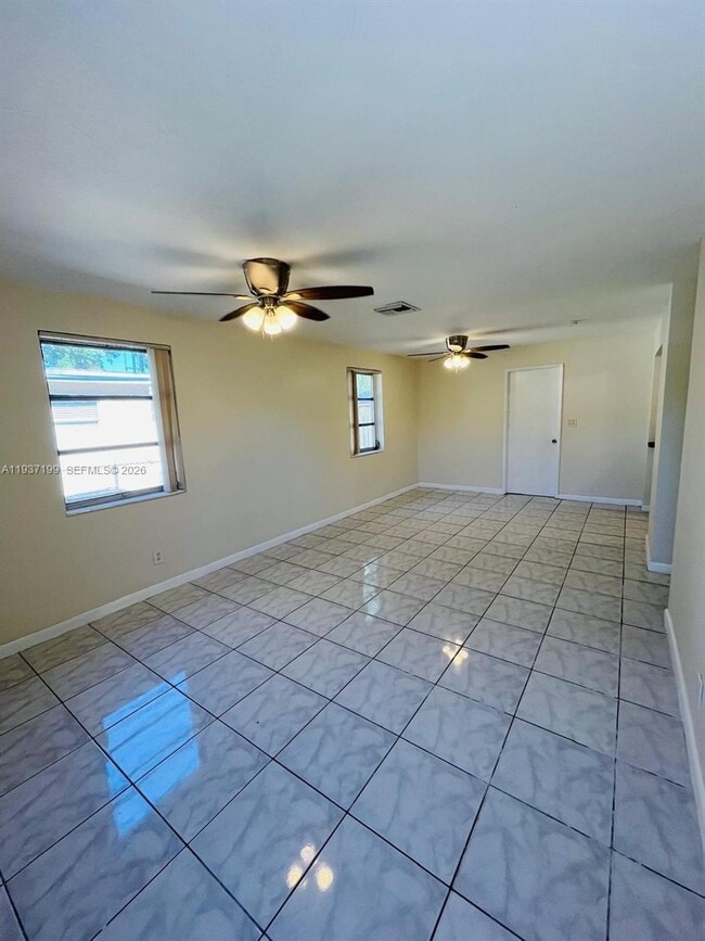 Building Photo - 5654 NE 5th Ave