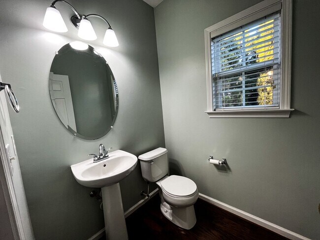 Building Photo - Gorgeous 4 Bedroom, 2 1/2 Bathroom Home in...