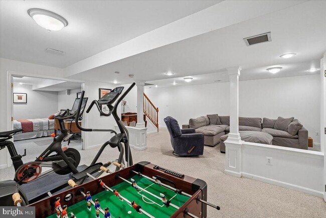 Building Photo - 4400 Loganberry Ln