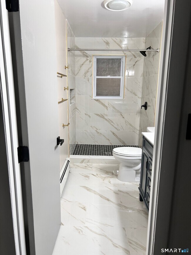 Building Photo - 1109 Waterbury Rd