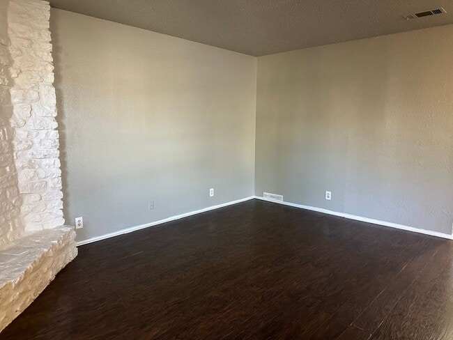 Building Photo - 903 Taulbee Ln