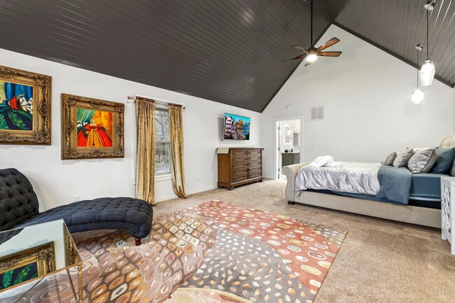 Building Photo - 211 Lakeshore Dr