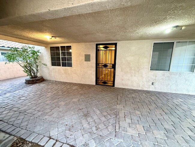 Building Photo - Beautiful 3-Bedroom Home with Solar!—Near Hualapai Mountain Rd