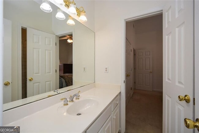 Building Photo - 305 Collegiate Dr