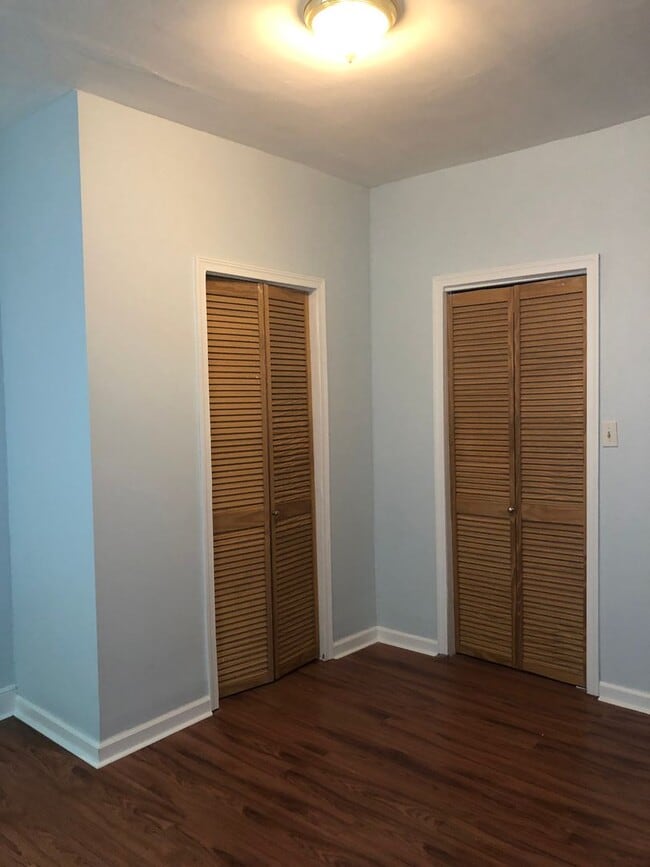 Building Photo - 3 Bedroom/1.5 Bath Northside Home ***Avail...