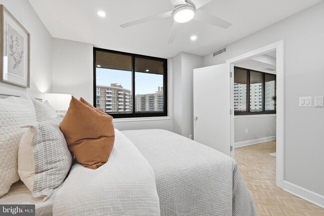 Building Photo - 4550 N Park Ave