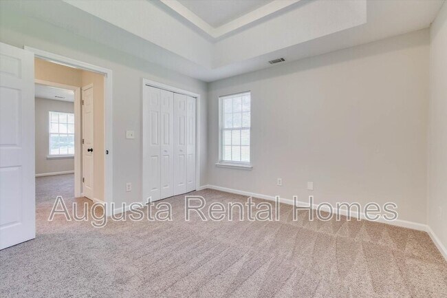 Building Photo - 2811 Bennington Dr