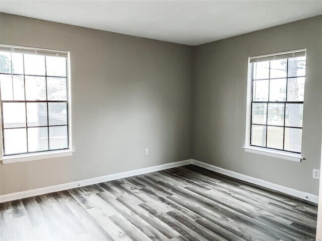 Building Photo - 1673 E Trinity Blvd