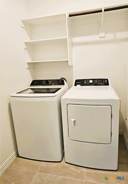 Building Photo - 608 Breeze Hollow Ln