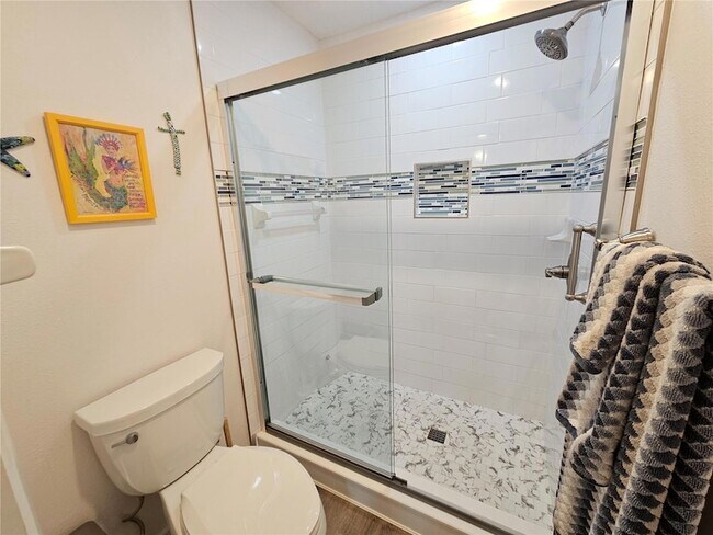 Building Photo - 340 3 Lakes Ln