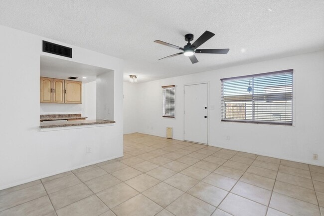 Building Photo - 1017 E Redfield Rd