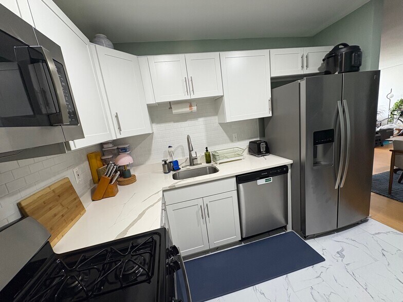 kitchen view 2 - 4977 Battery Ln